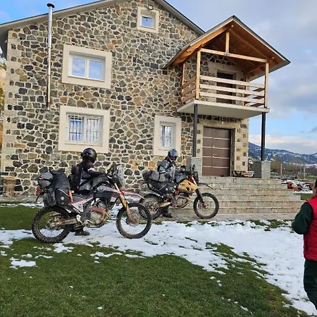 3 Vellezerit Doci Fushe-Lure