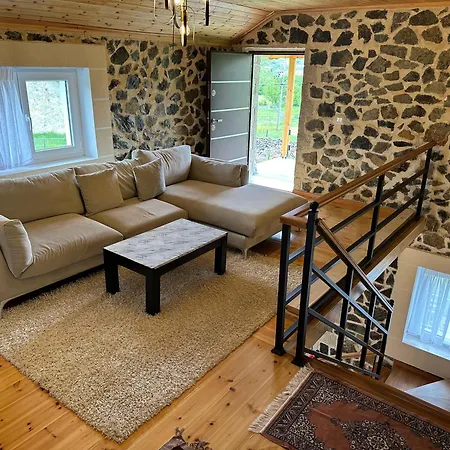 3 Vellezerit Doci Casa de hóspedes