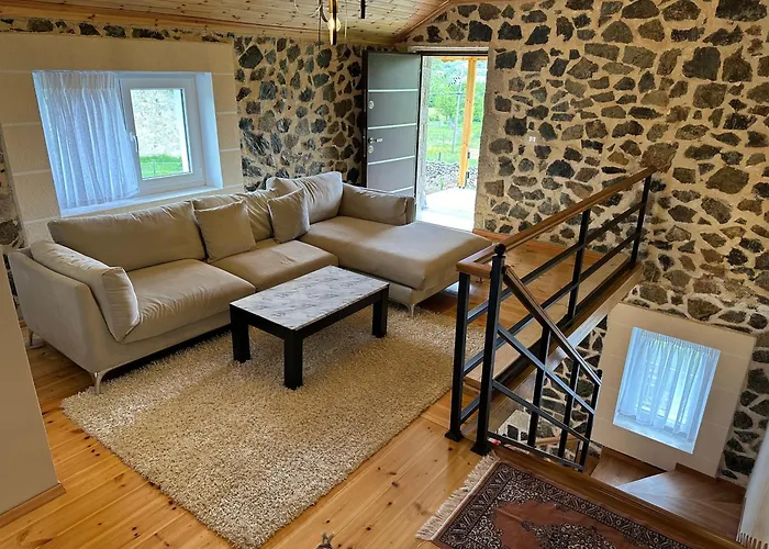 3 Vellezerit Doci Casa de hóspedes