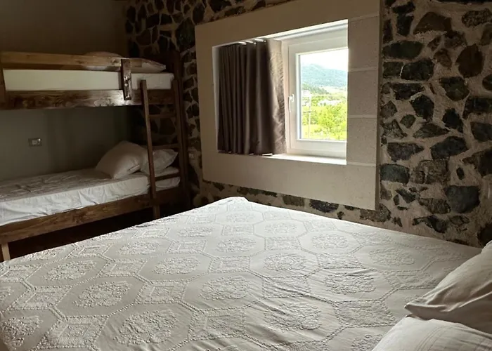 3 Vellezerit Doci Casa de hóspedes *